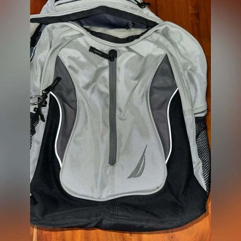 Nautica full size back pack. Lots of pockets/padded laptop compartment EUC